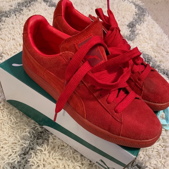 red puma tennis shoes